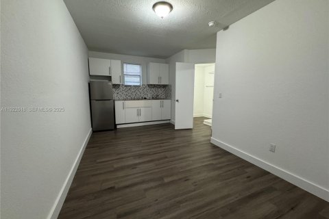 Villa ou maison à louer à Miami, Floride: 1 chambre, 51.1 m2 № 1983542 - photo 6