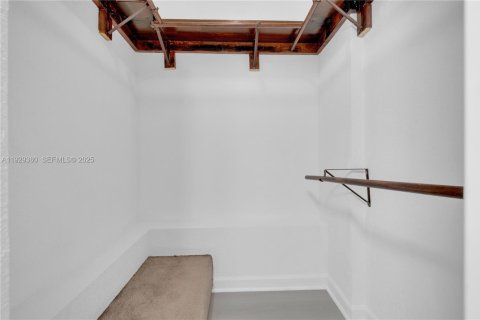 Condo in Miami, Florida, 2 bedrooms  № 1987675 - photo 21