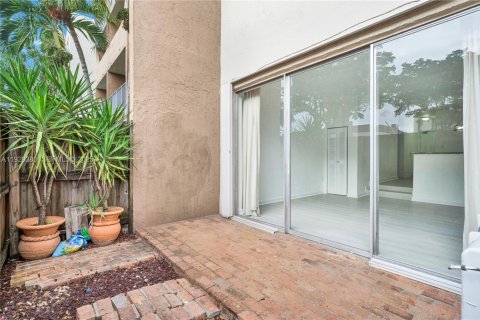 Condo in Miami, Florida, 2 bedrooms  № 1987675 - photo 25