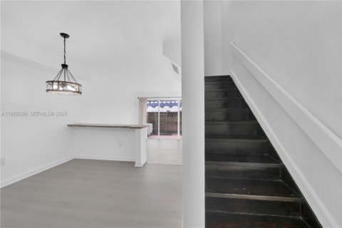 Condo in Miami, Florida, 2 bedrooms  № 1987675 - photo 13