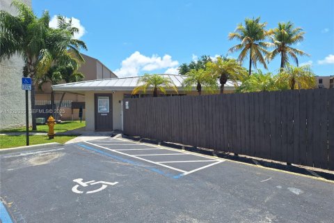 Condo in Miami, Florida, 2 bedrooms  № 1987675 - photo 27