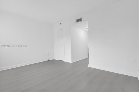 Condo in Miami, Florida, 2 bedrooms  № 1987675 - photo 20