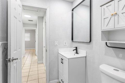 Casa en venta en Tampa, Florida, 3 dormitorios, 116.22 m2 № 2369329 - foto 19