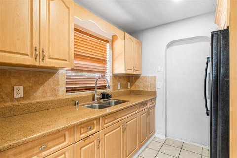 Casa en venta en Tampa, Florida, 3 dormitorios, 116.22 m2 № 2369329 - foto 10