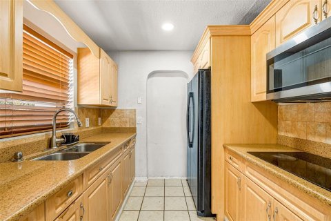 Casa en venta en Tampa, Florida, 3 dormitorios, 116.22 m2 № 2369329 - foto 8