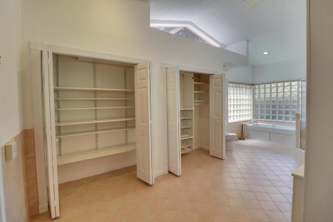 House in Plantation, Florida 4 bedrooms, 321.53 sq.m. № 2191659 - photo 27