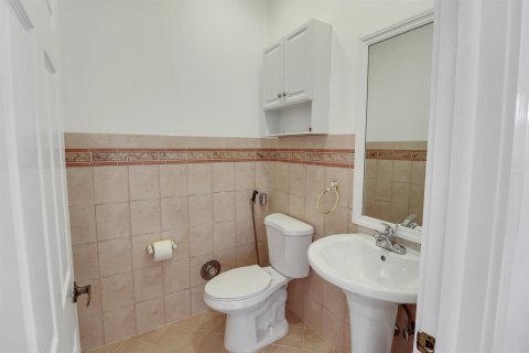 House in Plantation, Florida 4 bedrooms, 321.53 sq.m. № 2191659 - photo 21