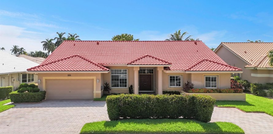 House in Plantation, Florida 4 bedrooms, 321.53 sq.m. № 2191659