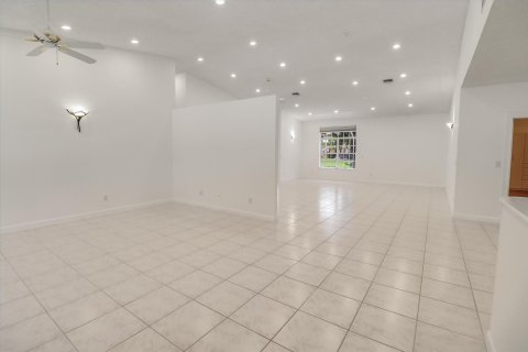 House in Plantation, Florida 4 bedrooms, 321.53 sq.m. № 2191659 - photo 6