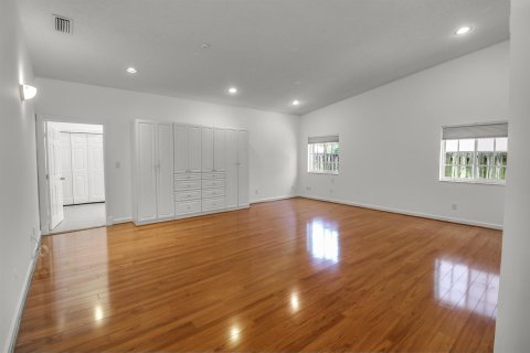 House in Plantation, Florida 4 bedrooms, 321.53 sq.m. № 2191659 - photo 22