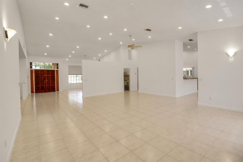 House in Plantation, Florida 4 bedrooms, 321.53 sq.m. № 2191659 - photo 12