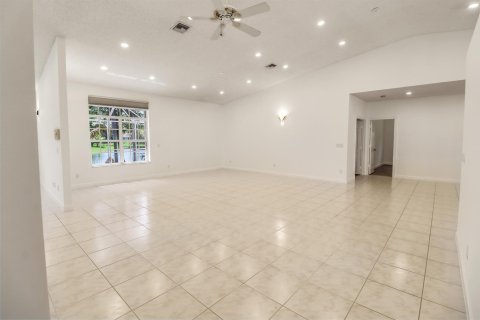 House in Plantation, Florida 4 bedrooms, 321.53 sq.m. № 2191659 - photo 11