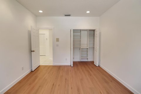 House in Plantation, Florida 4 bedrooms, 321.53 sq.m. № 2191659 - photo 29