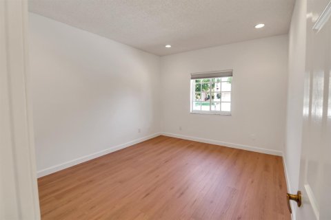 House in Plantation, Florida 4 bedrooms, 321.53 sq.m. № 2191659 - photo 28