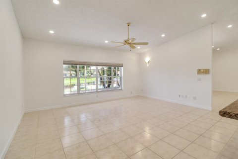 House in Plantation, Florida 4 bedrooms, 321.53 sq.m. № 2191659 - photo 16
