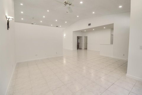 House in Plantation, Florida 4 bedrooms, 321.53 sq.m. № 2191659 - photo 8