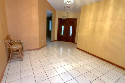 House in Miami, Florida 3 bedrooms, 144.93 sq.m. № 2240936 - photo 5