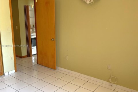House in Miami, Florida 3 bedrooms, 144.93 sq.m. № 2240936 - photo 8
