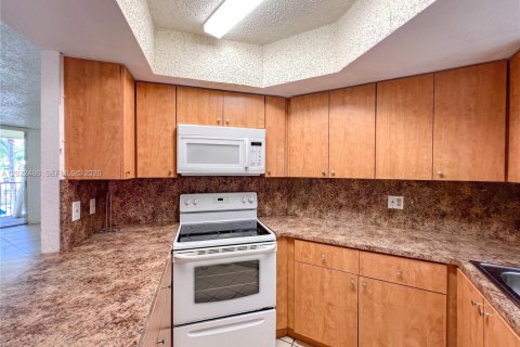 Copropriété à vendre à Doral, Floride: 1 chambre, 75.25 m2 № 2257040 - photo 10
