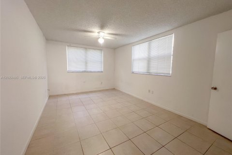 Copropriété à vendre à Doral, Floride: 1 chambre, 75.25 m2 № 2257040 - photo 4