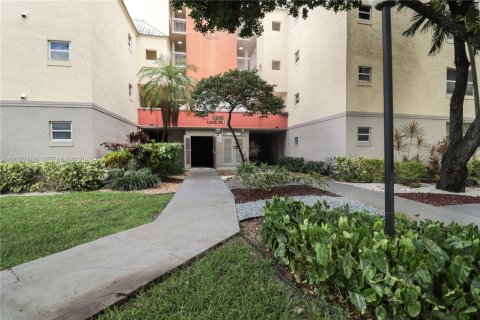 Copropriété à vendre à Doral, Floride: 1 chambre, 75.25 m2 № 2257040 - photo 11