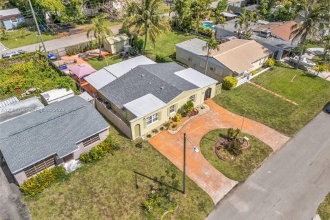 Casa en venta en Hollywood, Florida, 3 dormitorios, 147.16 m2 № 2170853 - foto 15