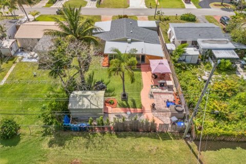 Casa en venta en Hollywood, Florida, 3 dormitorios, 147.16 m2 № 2170853 - foto 4