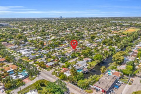 Casa en venta en Hollywood, Florida, 3 dormitorios, 147.16 m2 № 2170853 - foto 7