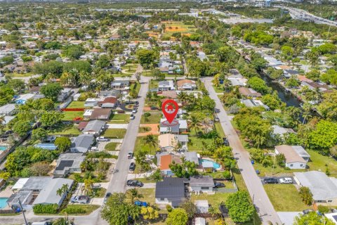 Casa en venta en Hollywood, Florida, 3 dormitorios, 147.16 m2 № 2170853 - foto 9