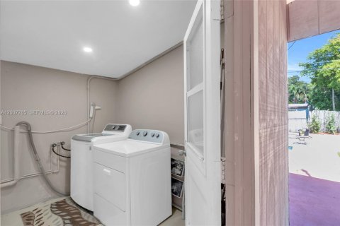 Casa en venta en Hollywood, Florida, 3 dormitorios, 147.16 m2 № 2170853 - foto 24