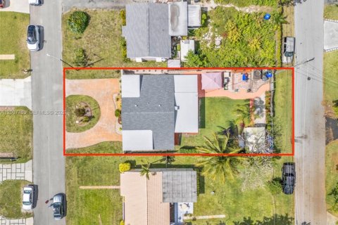 Casa en venta en Hollywood, Florida, 3 dormitorios, 147.16 m2 № 2170853 - foto 2