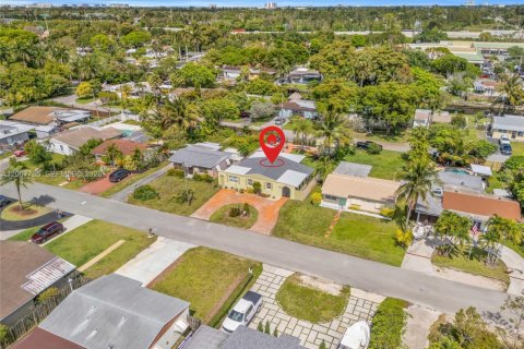 Casa en venta en Hollywood, Florida, 3 dormitorios, 147.16 m2 № 2170853 - foto 3