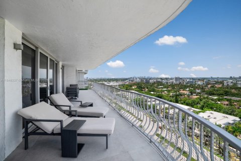 Condo in Bal Harbour, Florida, 3 bedrooms  № 1850528 - photo 17