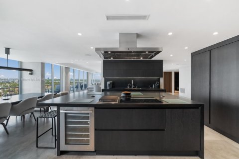 Condo in Bal Harbour, Florida, 3 bedrooms  № 1850528 - photo 11