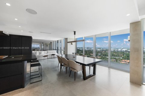 Condo in Bal Harbour, Florida, 3 bedrooms  № 1850528 - photo 13