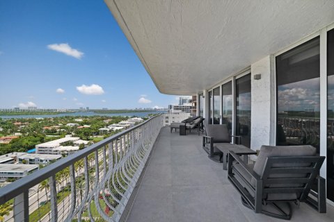 Condo in Bal Harbour, Florida, 3 bedrooms  № 1850528 - photo 19