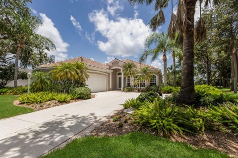 House in University Park, Florida 3 bedrooms, 269.6 sq.m. № 1838501 - photo 1