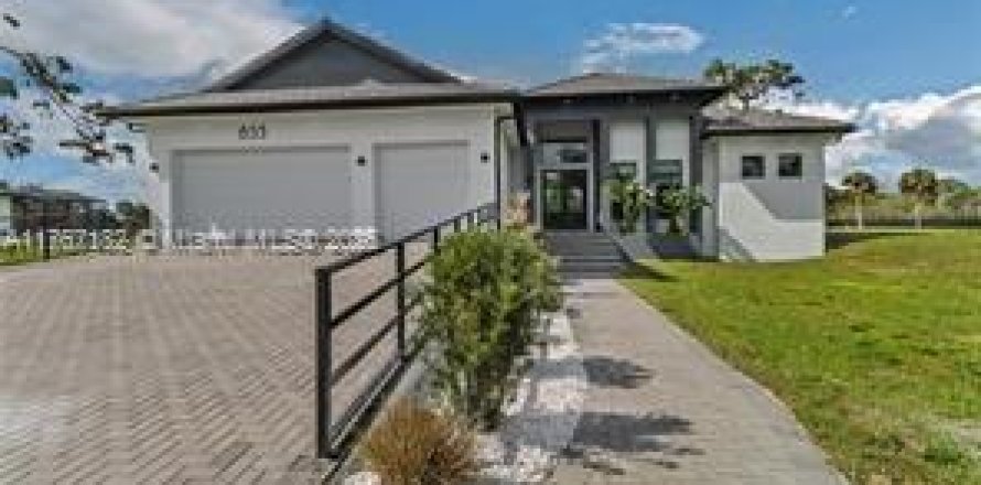 House in Naples, Florida 4 bedrooms, 268.3 sq.m. № 1867646