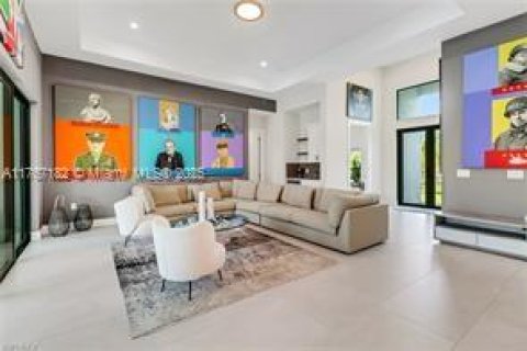 House in Naples, Florida 4 bedrooms, 268.3 sq.m. № 1867646 - photo 10