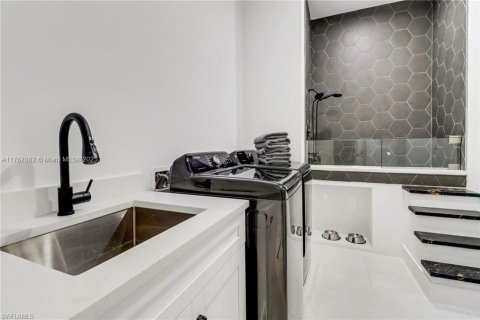 House in Naples, Florida 4 bedrooms, 268.3 sq.m. № 1867646 - photo 20