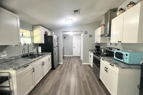 Propiedad comercial en venta en Reddick, Florida, 225.2 m2 № 1873487 - foto 8