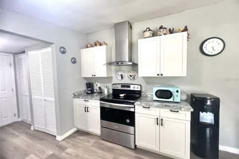 Propiedad comercial en venta en Reddick, Florida, 225.2 m2 № 1873487 - foto 11