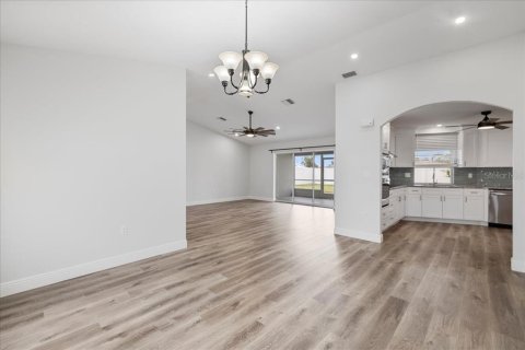 Villa ou maison à vendre à Englewood, Floride: 3 chambres, 171.78 m2 № 2354365 - photo 10