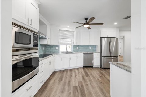 Villa ou maison à vendre à Englewood, Floride: 3 chambres, 171.78 m2 № 2354365 - photo 11