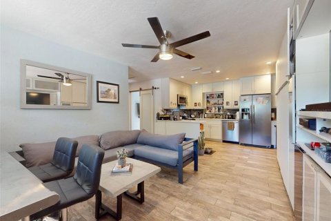 House in New Smyrna Beach, Florida 3 bedrooms, 123.28 sq.m. № 1885244 - photo 3