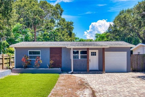 House in New Smyrna Beach, Florida 3 bedrooms, 123.28 sq.m. № 1885244 - photo 1