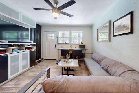 House in New Smyrna Beach, Florida 3 bedrooms, 123.28 sq.m. № 1885244 - photo 5