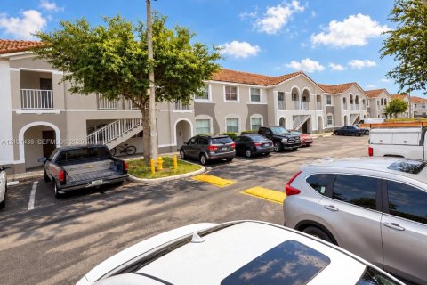 Copropriété à louer à Homestead, Floride: 2 chambres, 86.4 m2 № 2405840 - photo 2