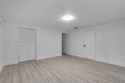 Propiedad comercial en venta en Miami, Florida, 166.48 m2 № 2033565 - foto 24