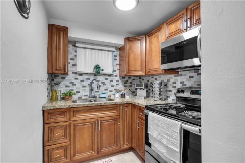 Propiedad comercial en venta en Miami, Florida, 166.48 m2 № 2033565 - foto 8